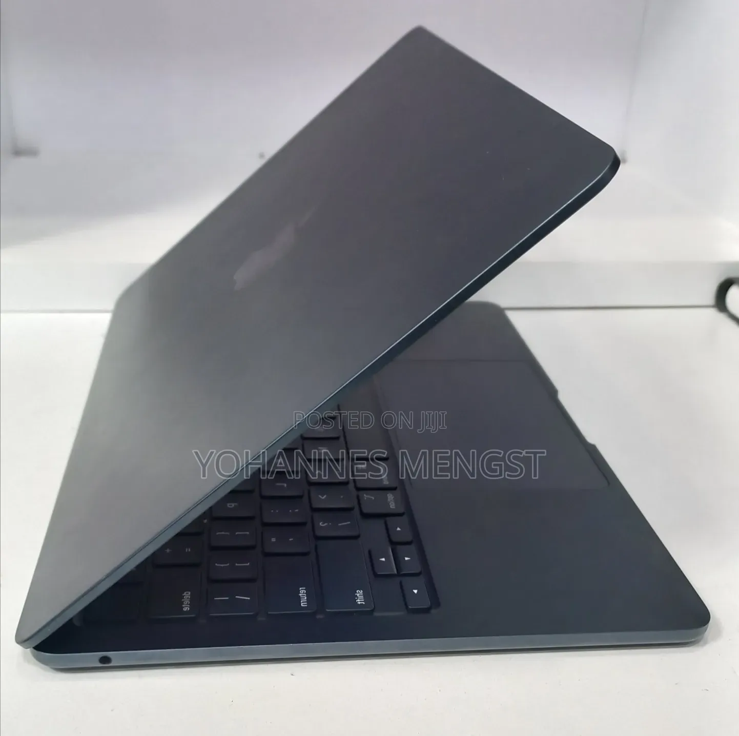 New Laptop Apple MacBook Air 2022 M2 8GB Apple M2 SSD 256GB