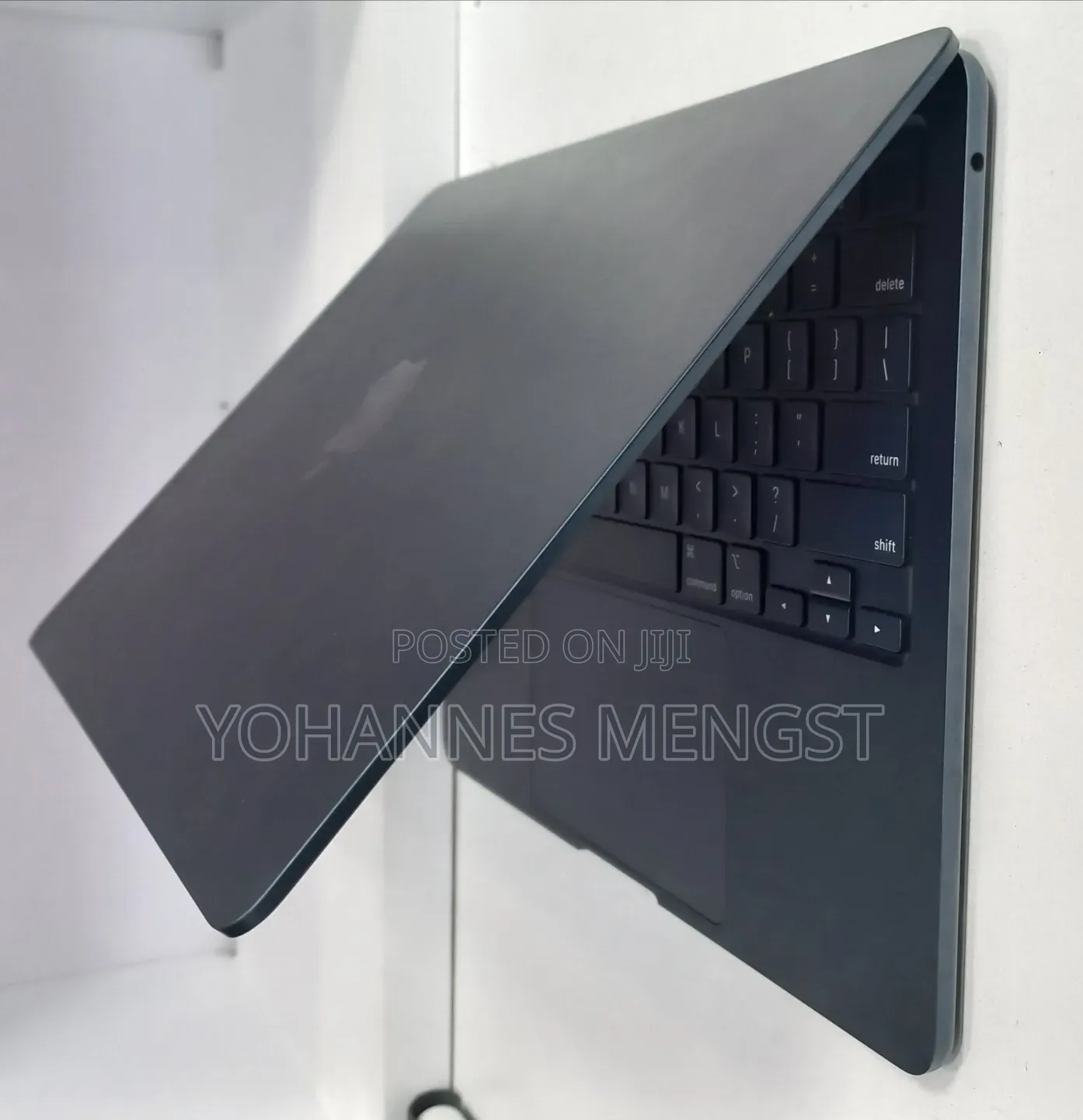 New Laptop Apple MacBook Air 2022 M2 8GB Apple M2 SSD 256GB