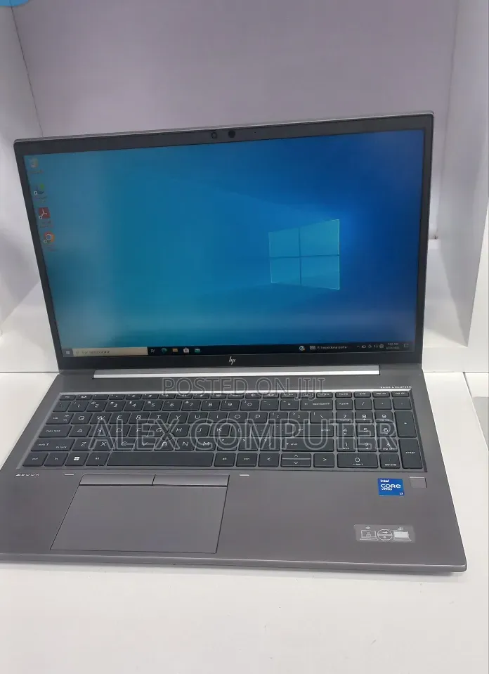 New Laptop HP ZBook Firefly G8 16GB Intel Core i7 SSD 512GB