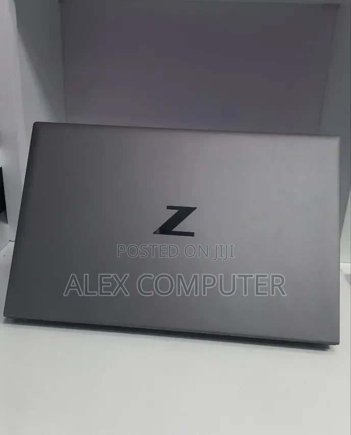 New Laptop HP ZBook Firefly G8 16GB Intel Core i7 SSD 512GB