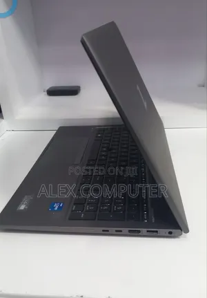 New Laptop HP ZBook Firefly G8 16GB Intel Core i7 SSD 512GB
