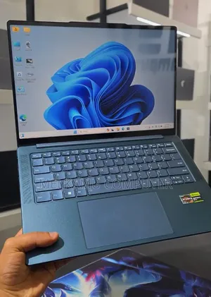 New Laptop Lenovo Yoga 7i 16GB AMD Ryzen 7 SSD 512GB