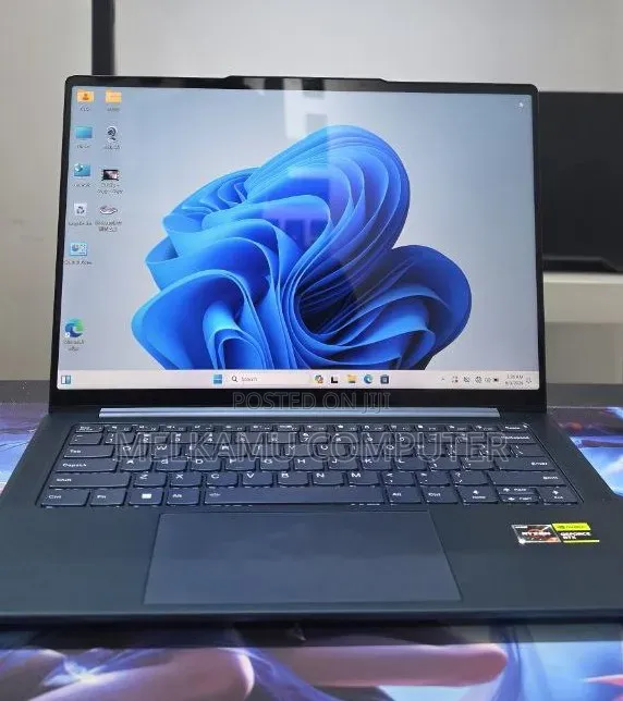 New Laptop Lenovo Yoga 7i 16GB AMD Ryzen 7 SSD 512GB