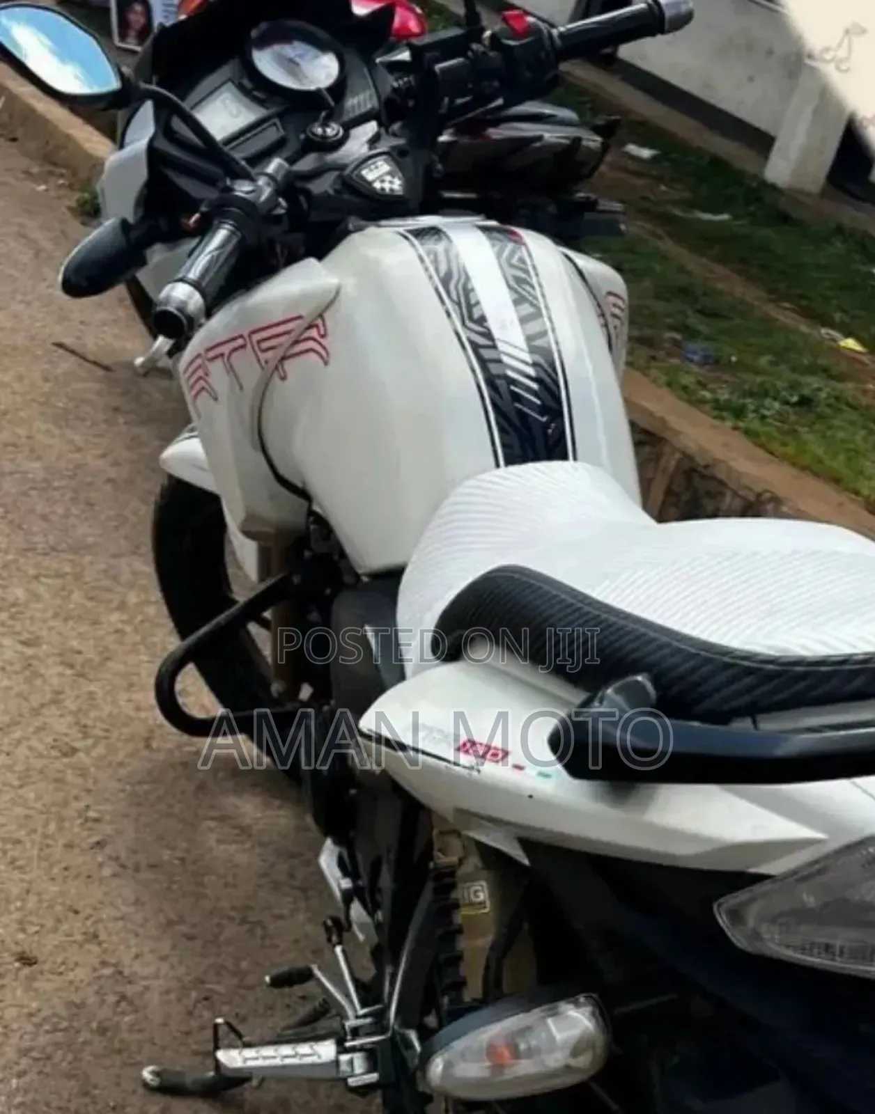 TVS Apache 180 RTR 2022 White