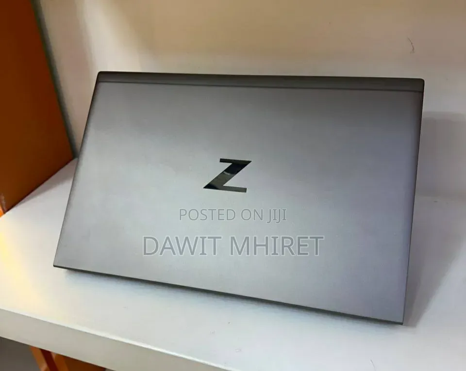 New Laptop HP ZBook Firefly G8 16GB Intel Core i7 SSD 512GB