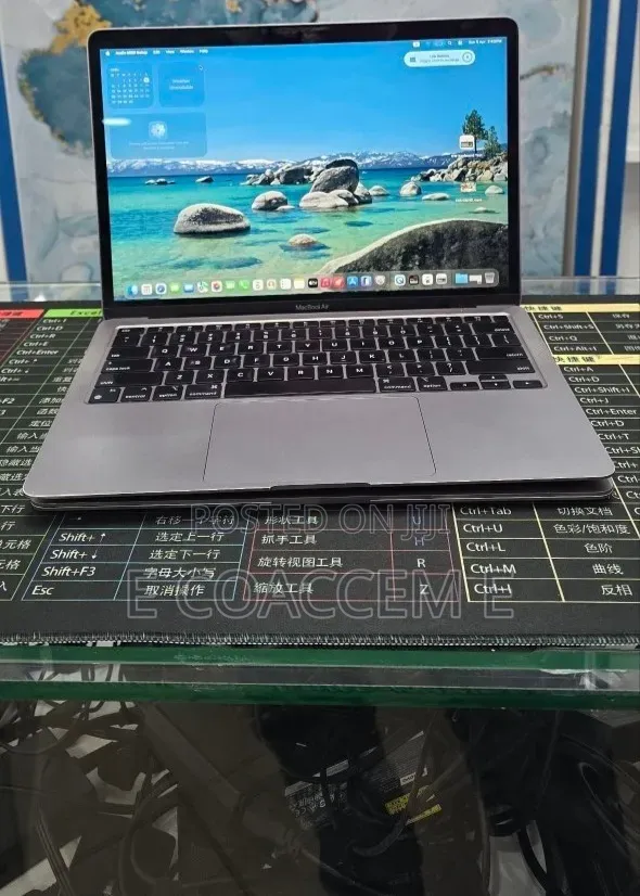 New Laptop Apple MacBook 8GB Apple M1 SSD 256GB