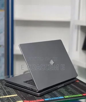 New Laptop Apple MacBook 32GB SSD 1T