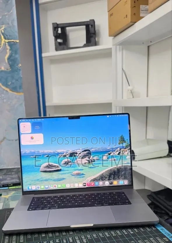 New Laptop Apple MacBook 32GB SSD 512GB