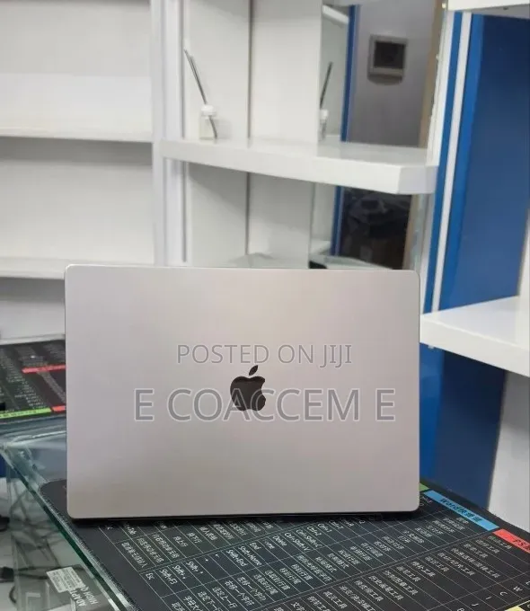New Laptop Apple MacBook 32GB SSD 512GB