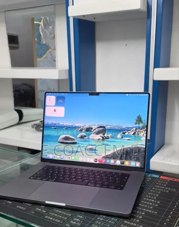 New Laptop Apple MacBook 32GB SSD 512GB