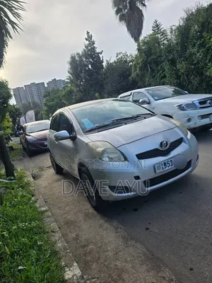 Toyota Yaris 2010 Silver