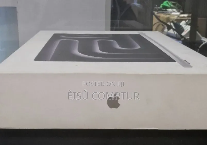 New Laptop Apple MacBook Pro 2025 M5 16GB Apple M5 Pro SSD 512GB