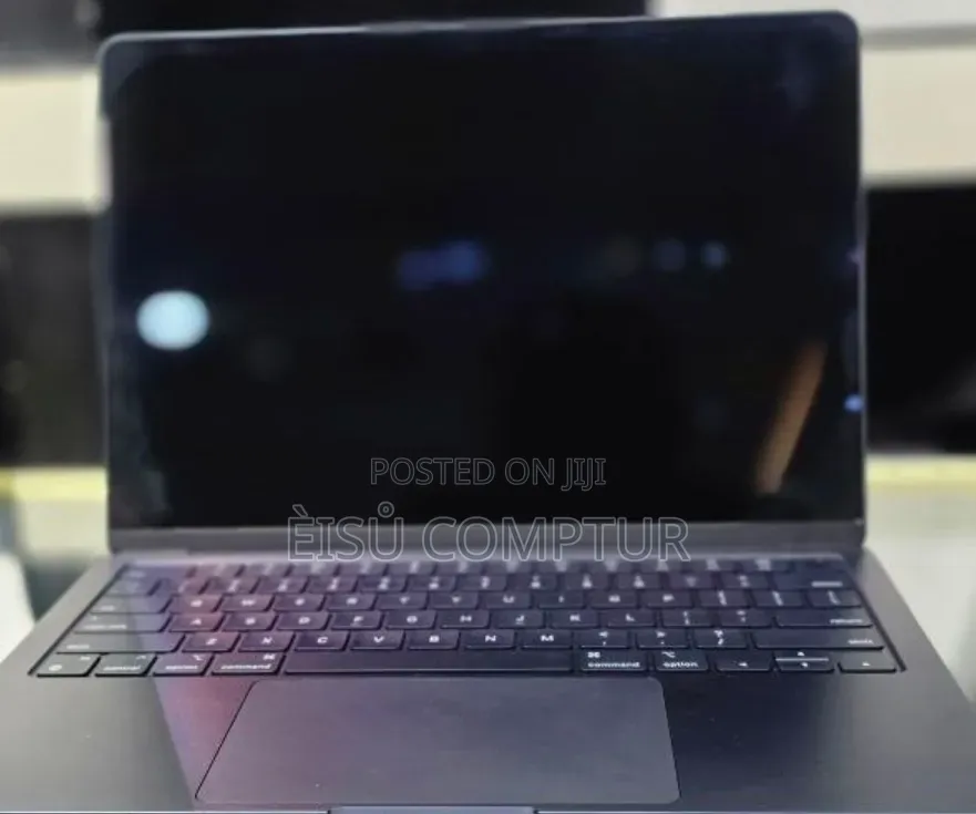 New Laptop Apple MacBook Air 2024 M3 8GB Apple M3 SSD 256GB