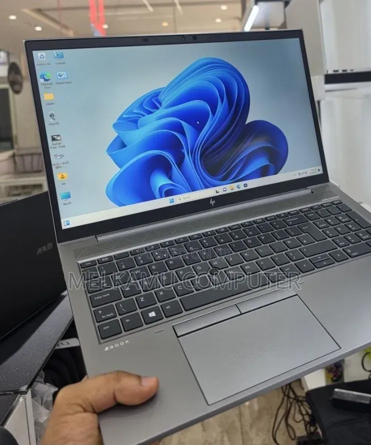 New Laptop HP ZBook 15 16GB Intel Core i7 SSD 512GB