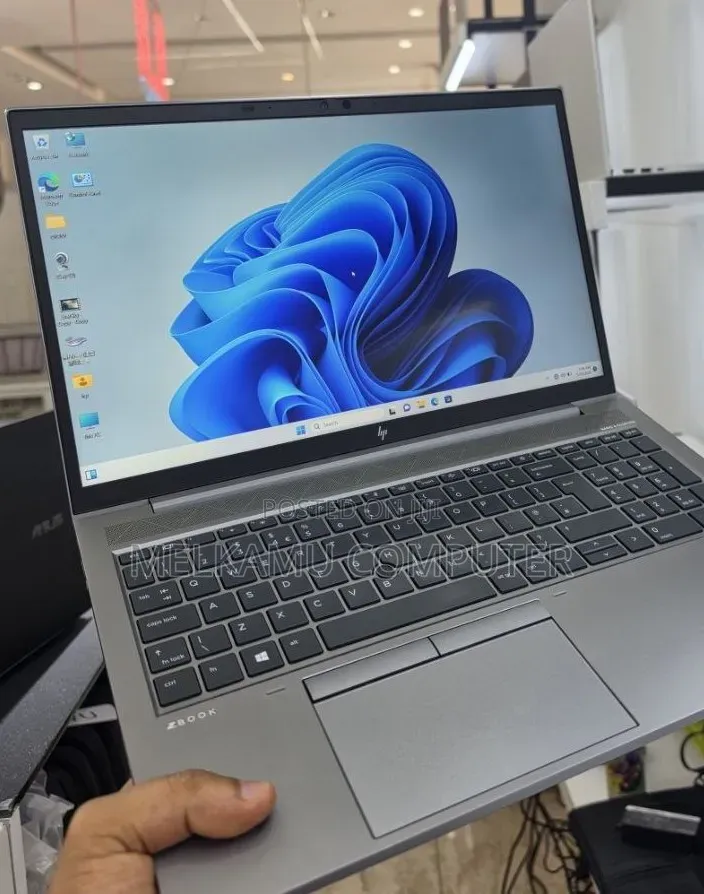 New Laptop HP ZBook 15 16GB Intel Core i7 SSD 512GB