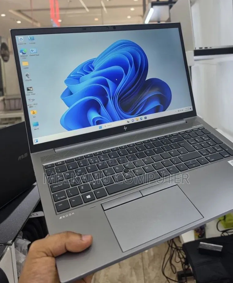 New Laptop HP ZBook 15 16GB Intel Core i7 SSD 512GB