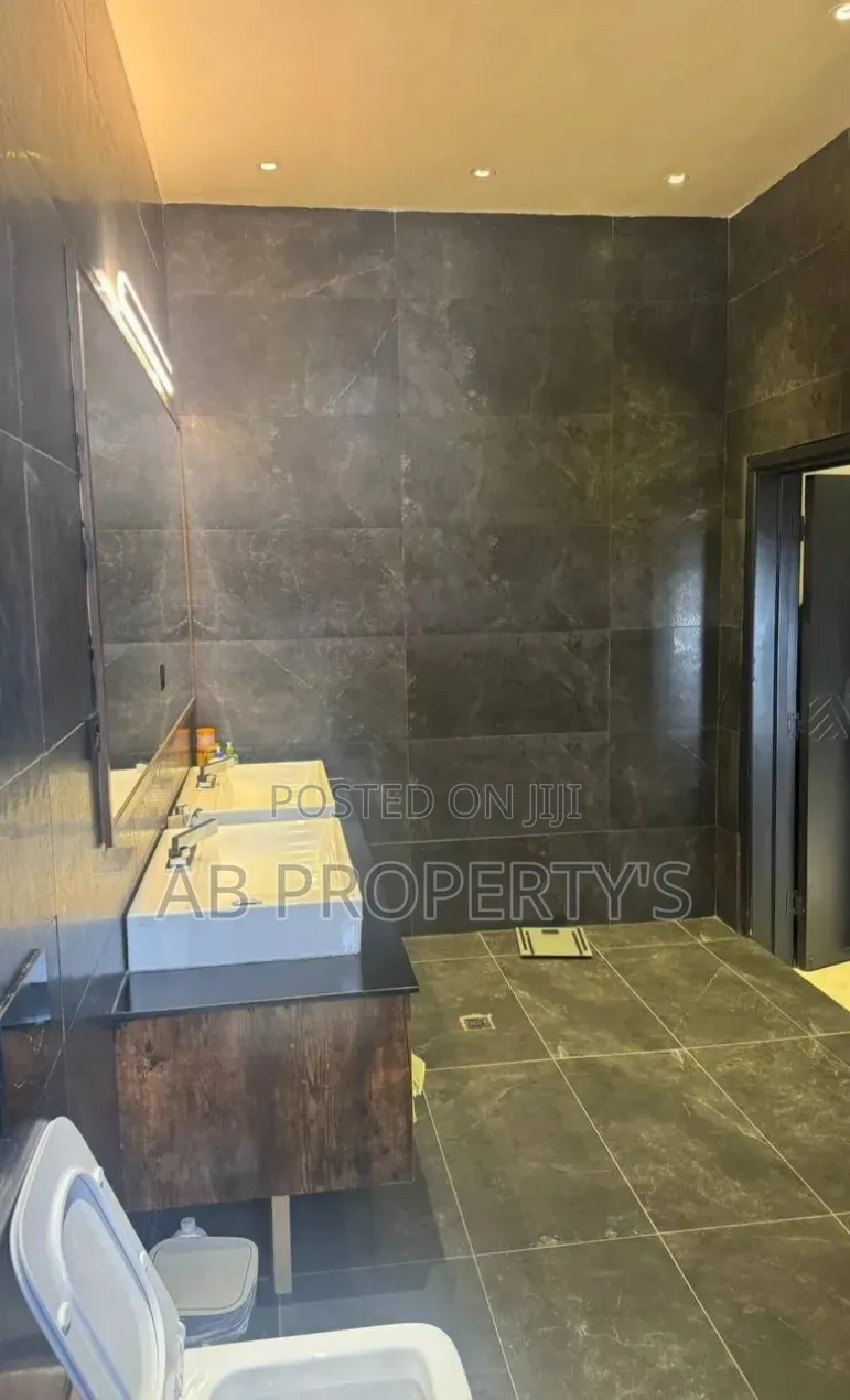 Furnished 5bdrm Penthouse in መገናኛ Top View, Yeka for sale