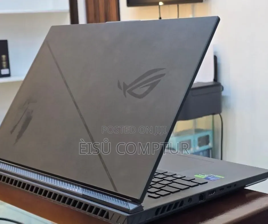 New Laptop Asus ROG Strix G18 32GB Intel Core i9 SSD 1T
