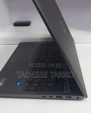 New Laptop HP ZBook Firefly G8 16GB Intel Core i7 SSD 512GB