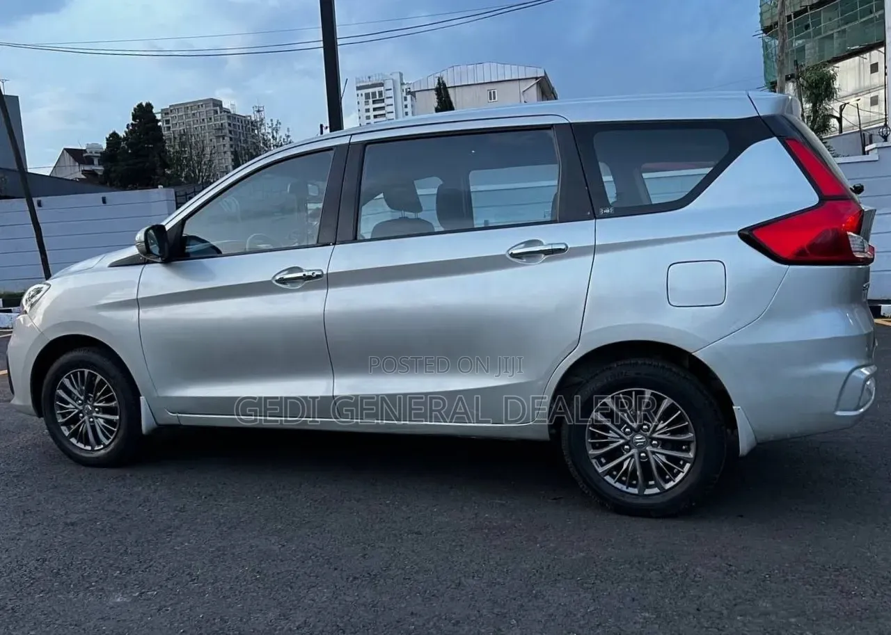 Suzuki Ertiga 2021 Silver