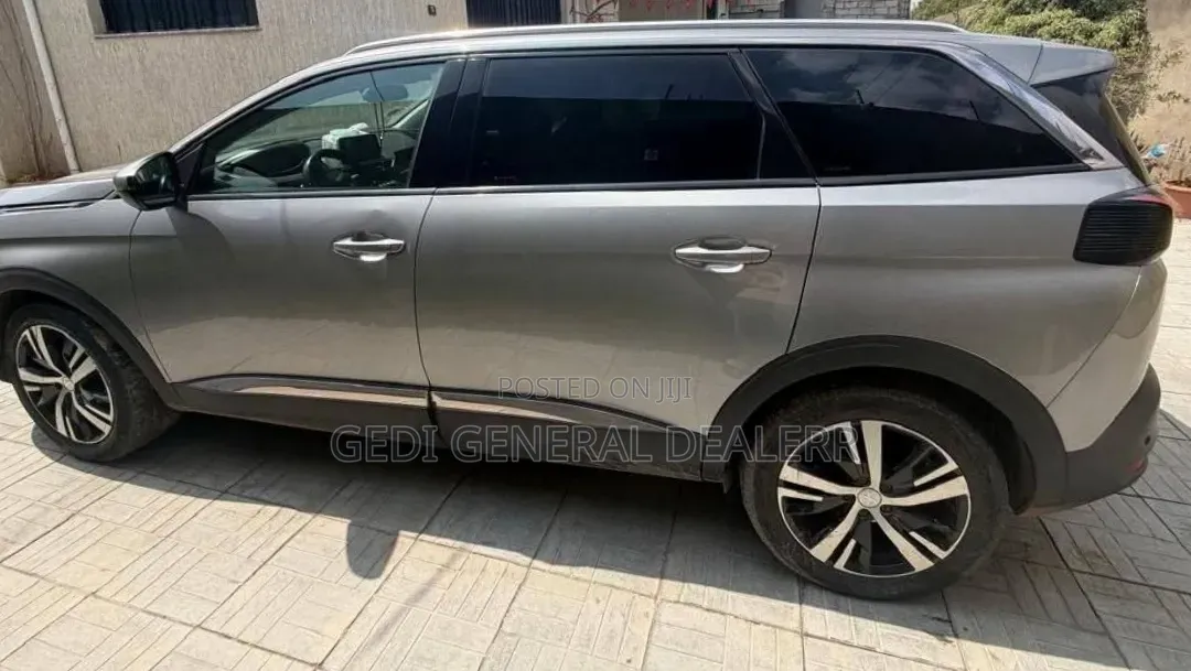 Peugeot 5008 2022 Gray