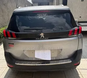 Peugeot 5008 2022 Gray