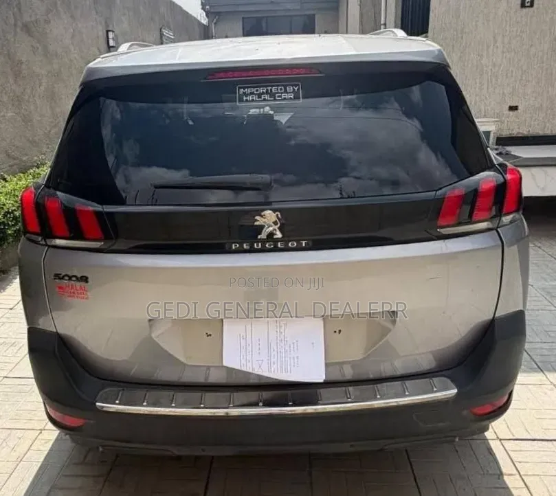 Peugeot 5008 2022 Gray