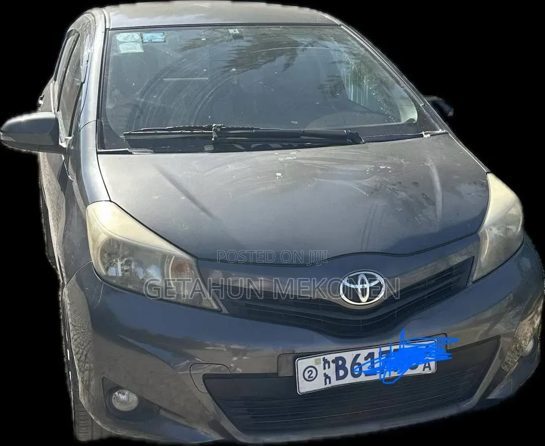 Toyota Yaris 2013 Gray