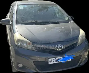 Toyota Yaris 2013 Gray
