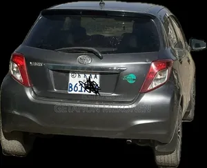 Toyota Yaris 2013 Gray