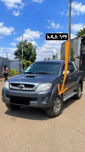 Toyota Hilux 2011 Gray