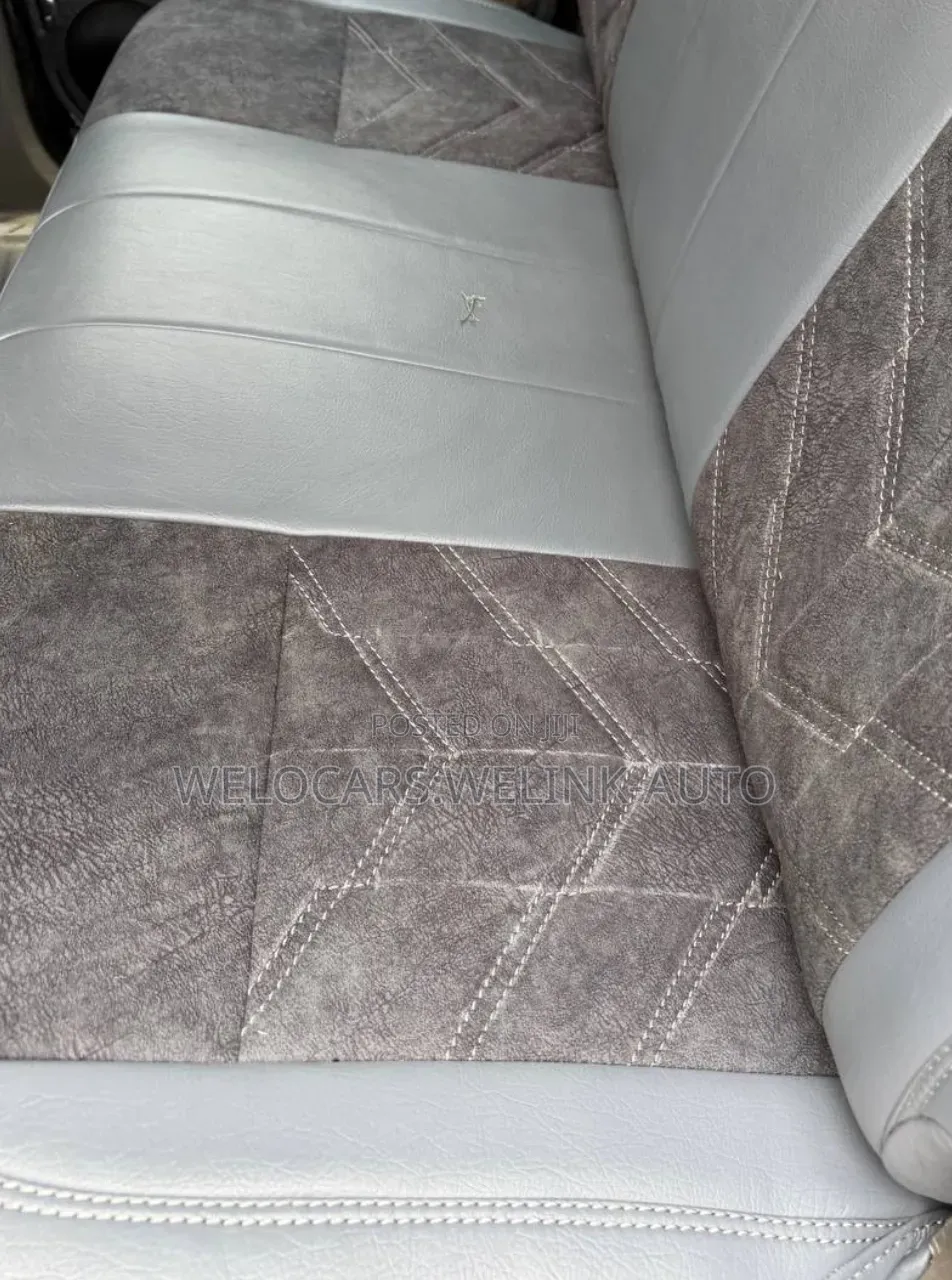 Toyota Hilux 2011 Gray