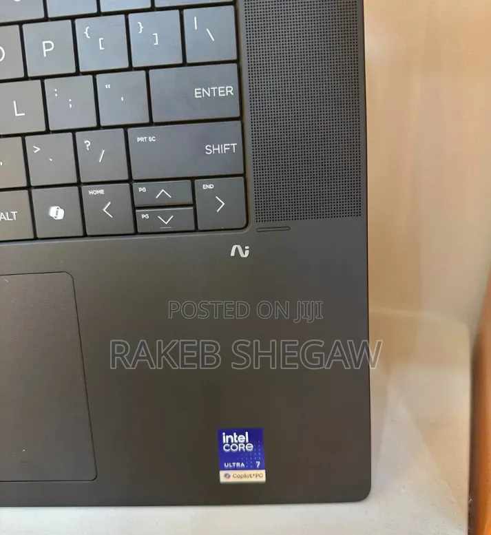 New Laptop HP OmniBook 5 14" 16GB Intel Core i7 SSD 1T