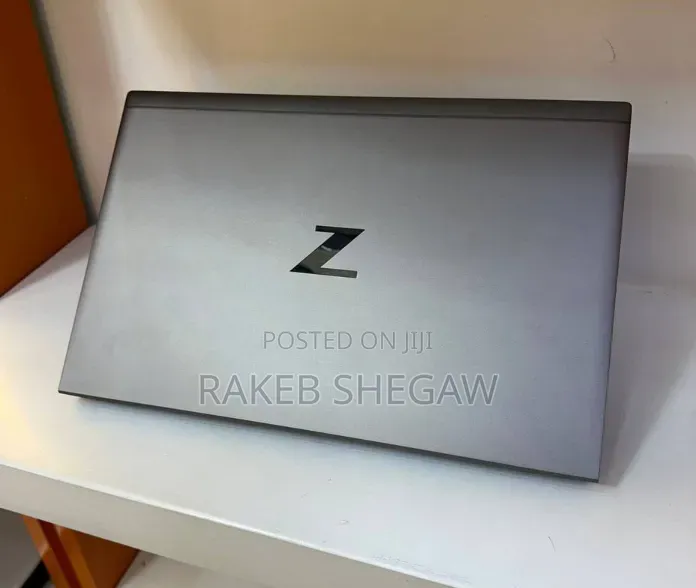 New Laptop HP ZBook Firefly G8 16GB Intel Core i7 SSD 512GB