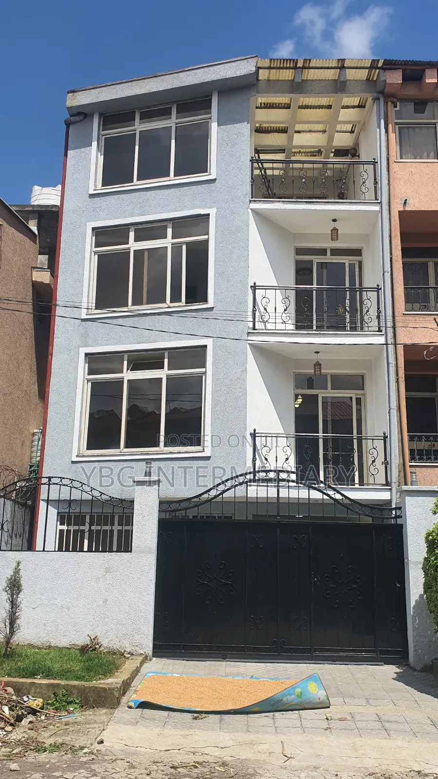 Furnished 5bdrm House in Family Home, Yeka for sale