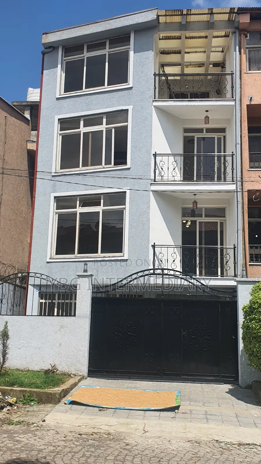 Furnished 5bdrm House in Family Home, Yeka for sale