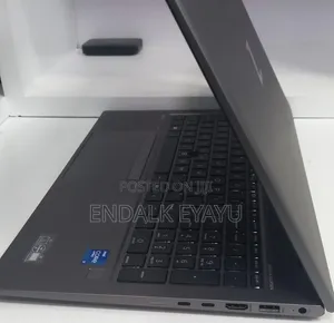 New Laptop HP ZBook Firefly G8 16GB Intel Core i7 SSD 512GB