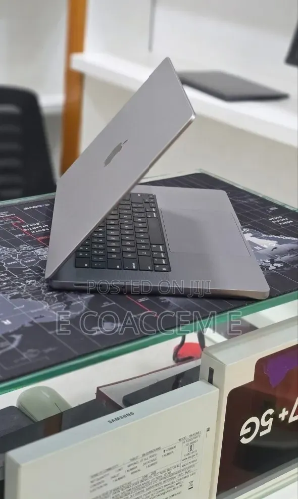 New Laptop Apple MacBook 16GB SSD 512GB
