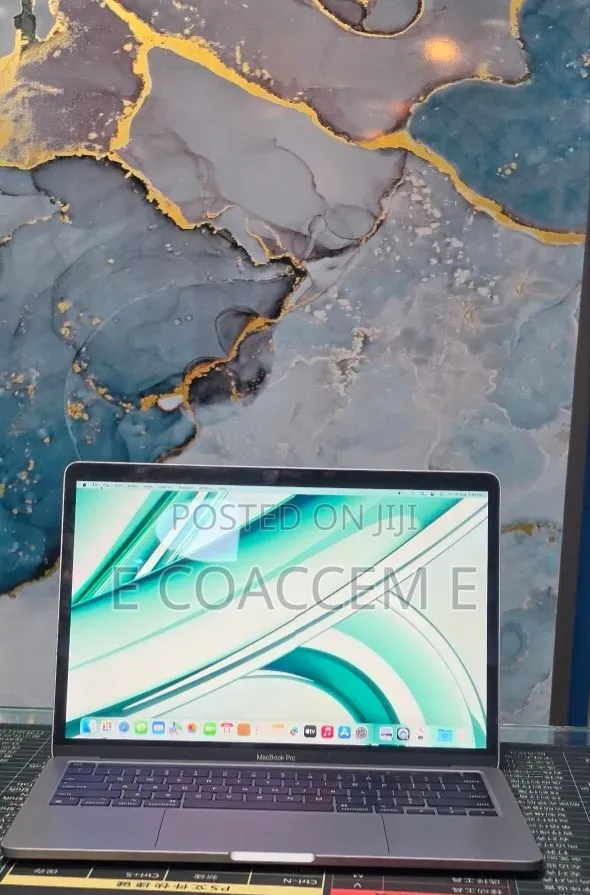New Laptop Apple MacBook Pro 2022 M2 8GB Apple M2 SSD 256GB