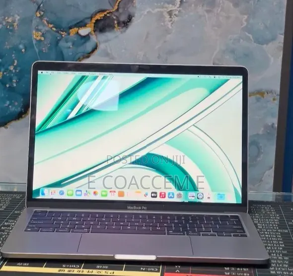 New Laptop Apple MacBook Pro 2022 M2 8GB Apple M2 SSD 256GB