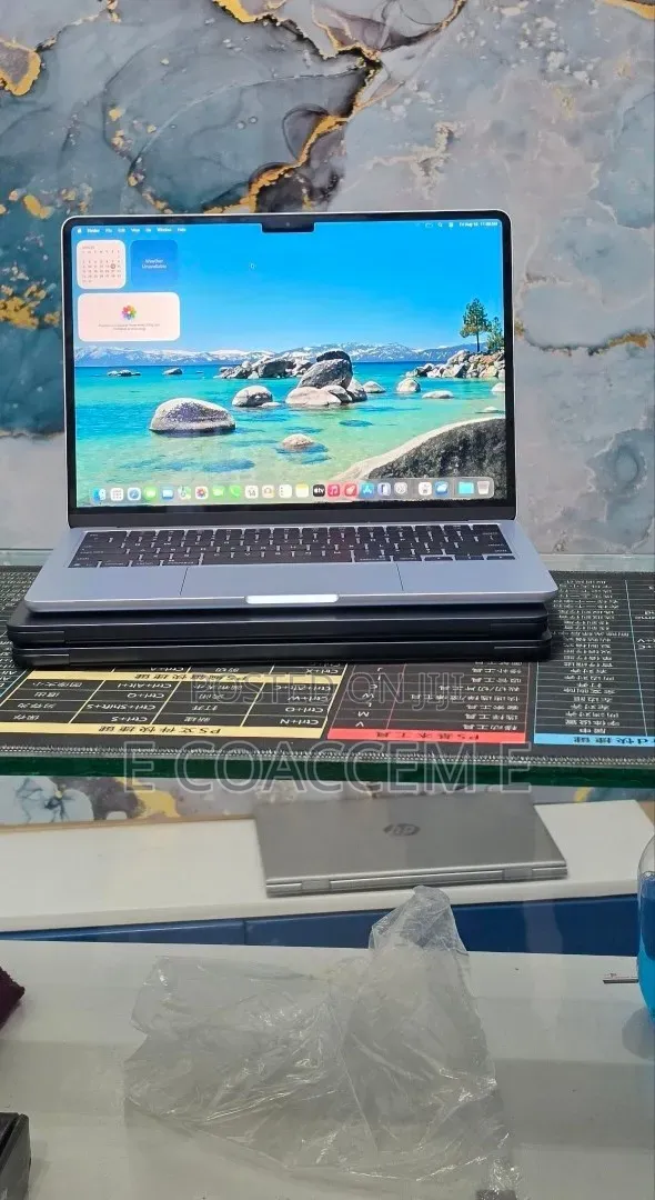 New Laptop Apple MacBook 16GB Apple M4 SSD 256GB