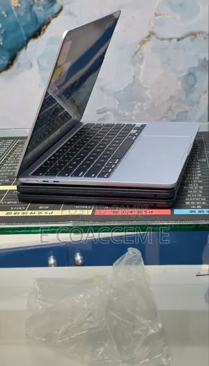 New Laptop Apple MacBook 16GB Apple M4 SSD 256GB