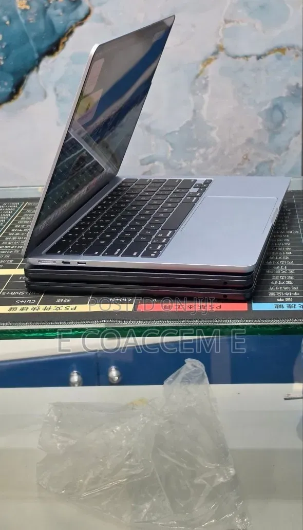 New Laptop Apple MacBook 16GB Apple M4 SSD 256GB