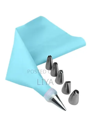 6 Piece Cake Decorating Nozzle and Bag Set