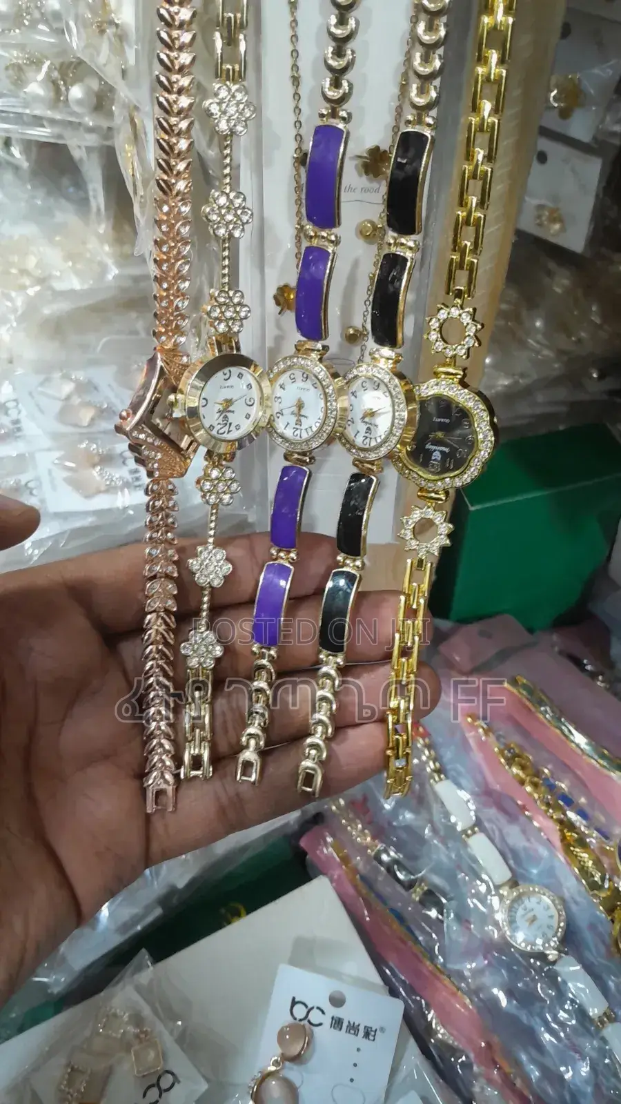 ዘመናዊ የሴት የእጅ ሰአቶች