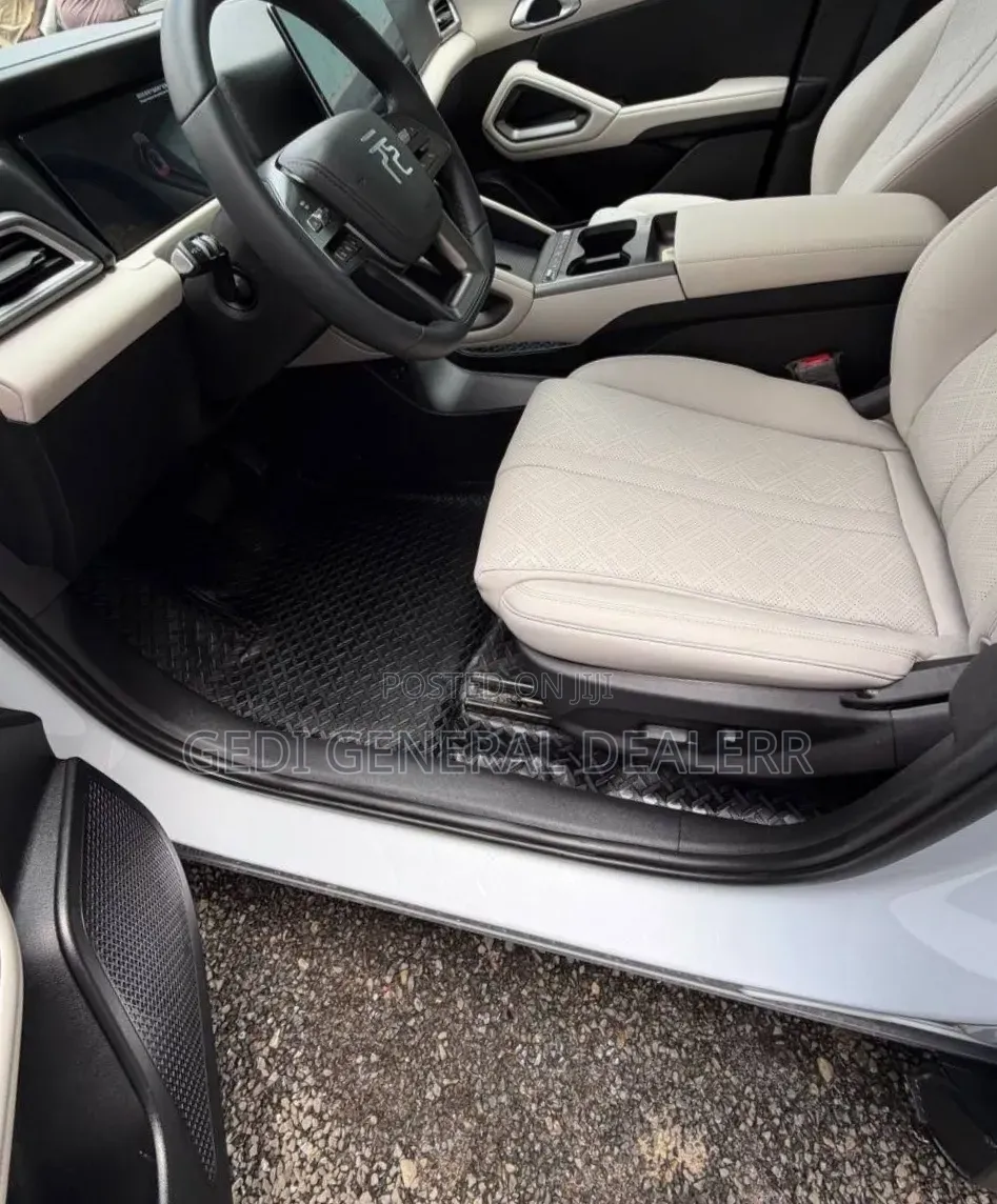 BYD Yuan Up 2025 Beige