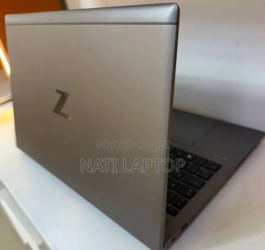 New Laptop HP ZBook Firefly G8 16GB Intel Core i7 SSD 512GB
