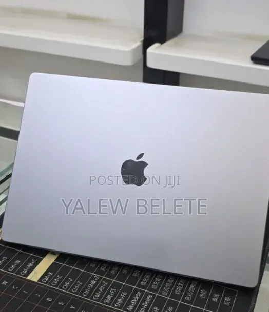 New Laptop Apple MacBook Pro 32GB Apple M1 Max SSD 1T