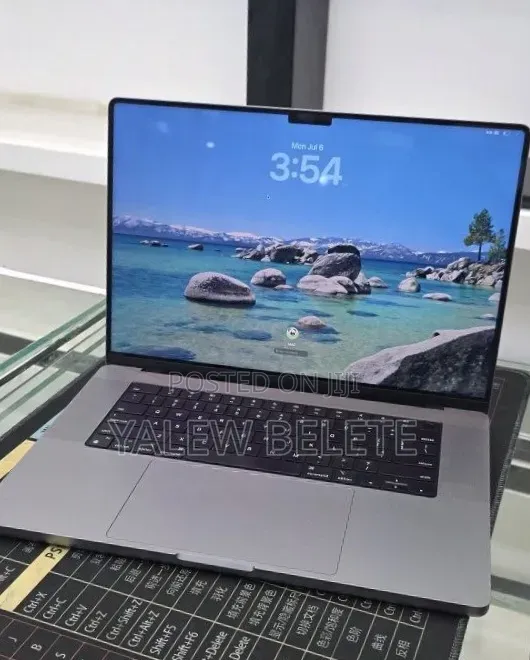 New Laptop Apple MacBook Pro 32GB Apple M1 Max SSD 1T