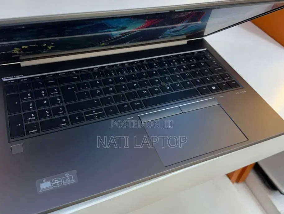 New Laptop HP ZBook Firefly G8 16GB Intel Core i7 SSD 512GB